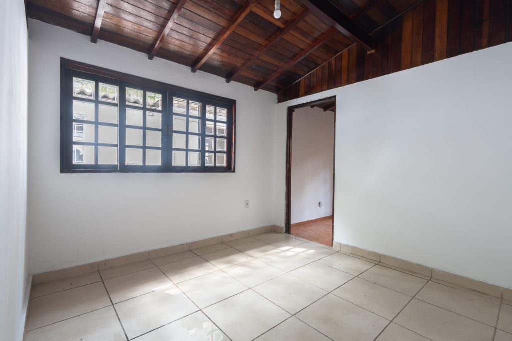 CASA ENCANTADORA NO CONDOMÍNIO CARNEIRO VIANA – COTIA/GRANJA VIANA