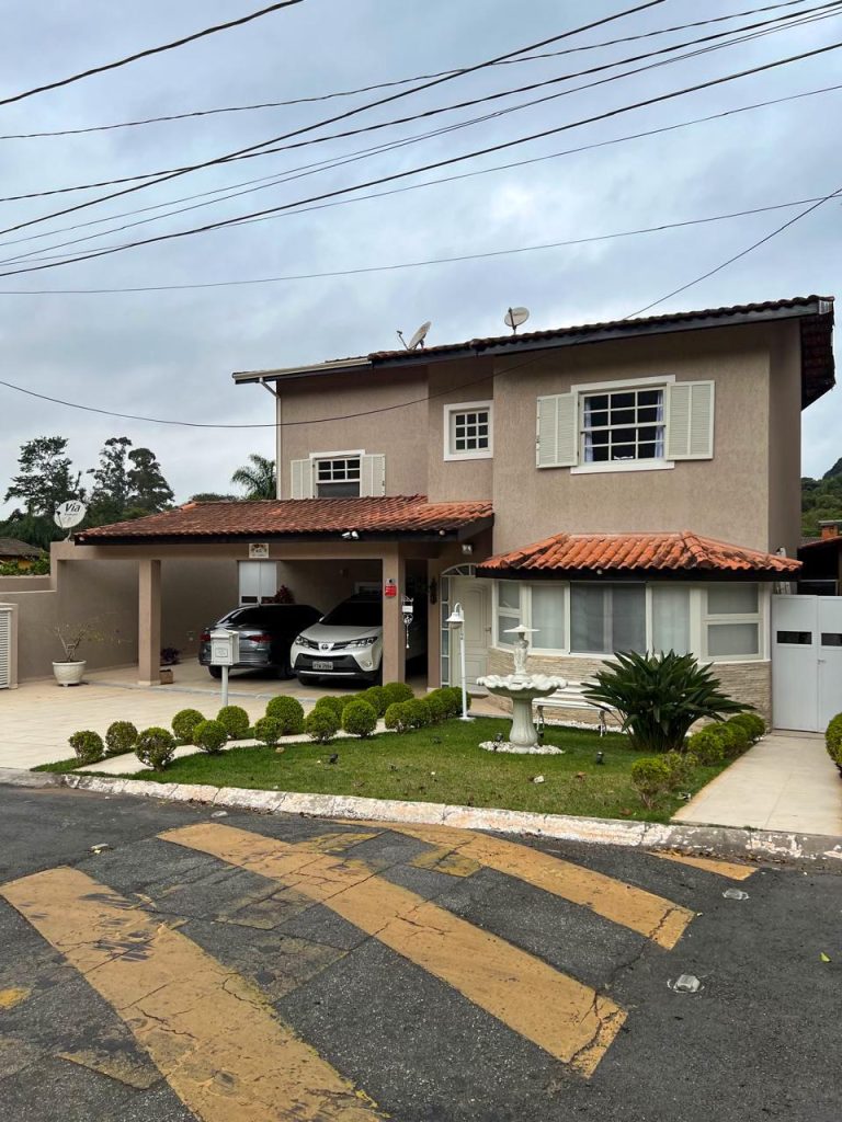 Casa Ampla e Sofisticada em Condomínio Fechado – São Fernando, Barueri