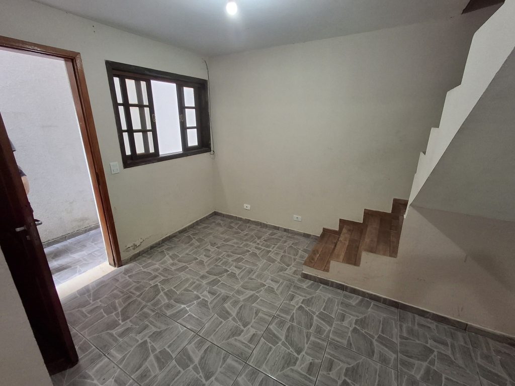 Casa de Fundos para Locação – Outeiro de Passárgada, Cotia/SP Casa de Fundos para Locação – Outeiro de Passárgada, Cotia/SP