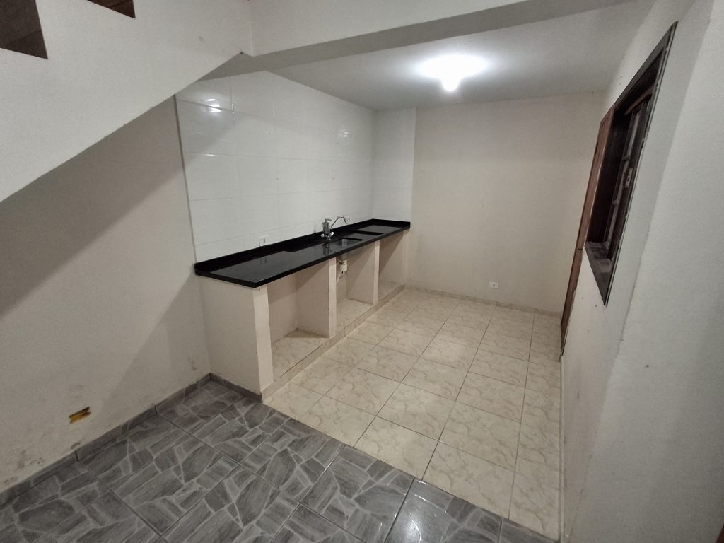 Casa de Fundos para Locação – Outeiro de Passárgada, Cotia/SP Casa de Fundos para Locação – Outeiro de Passárgada, Cotia/SP