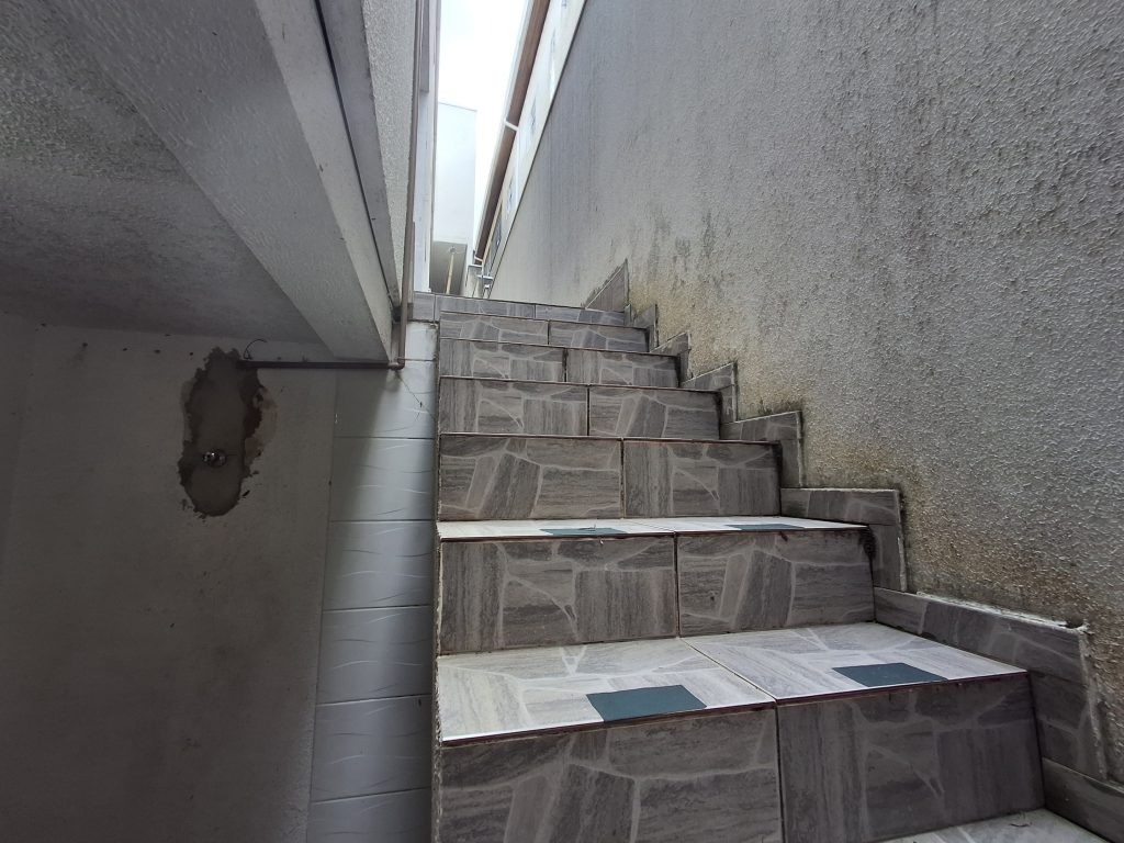 Casa de Fundos para Locação – Outeiro de Passárgada, Cotia/SP Casa de Fundos para Locação – Outeiro de Passárgada, Cotia/SP