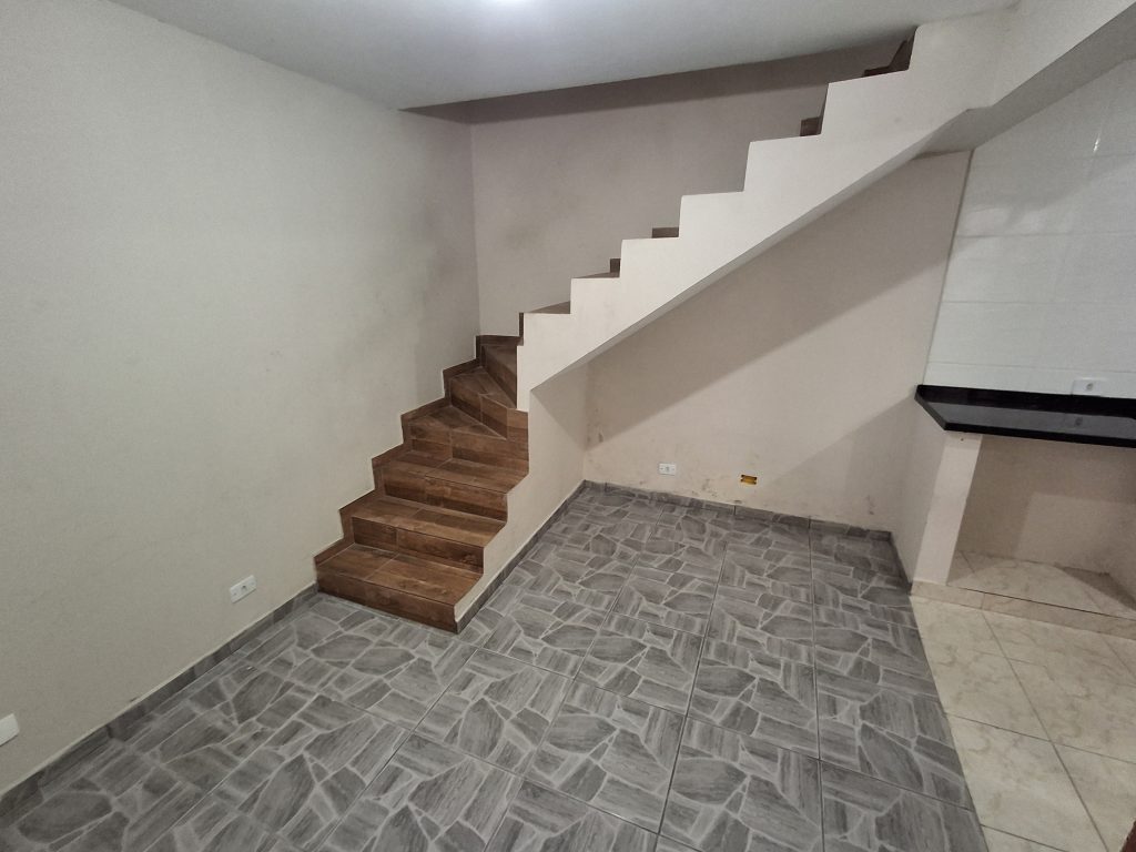 Casa de Fundos para Locação – Outeiro de Passárgada, Cotia/SP Casa de Fundos para Locação – Outeiro de Passárgada, Cotia/SP