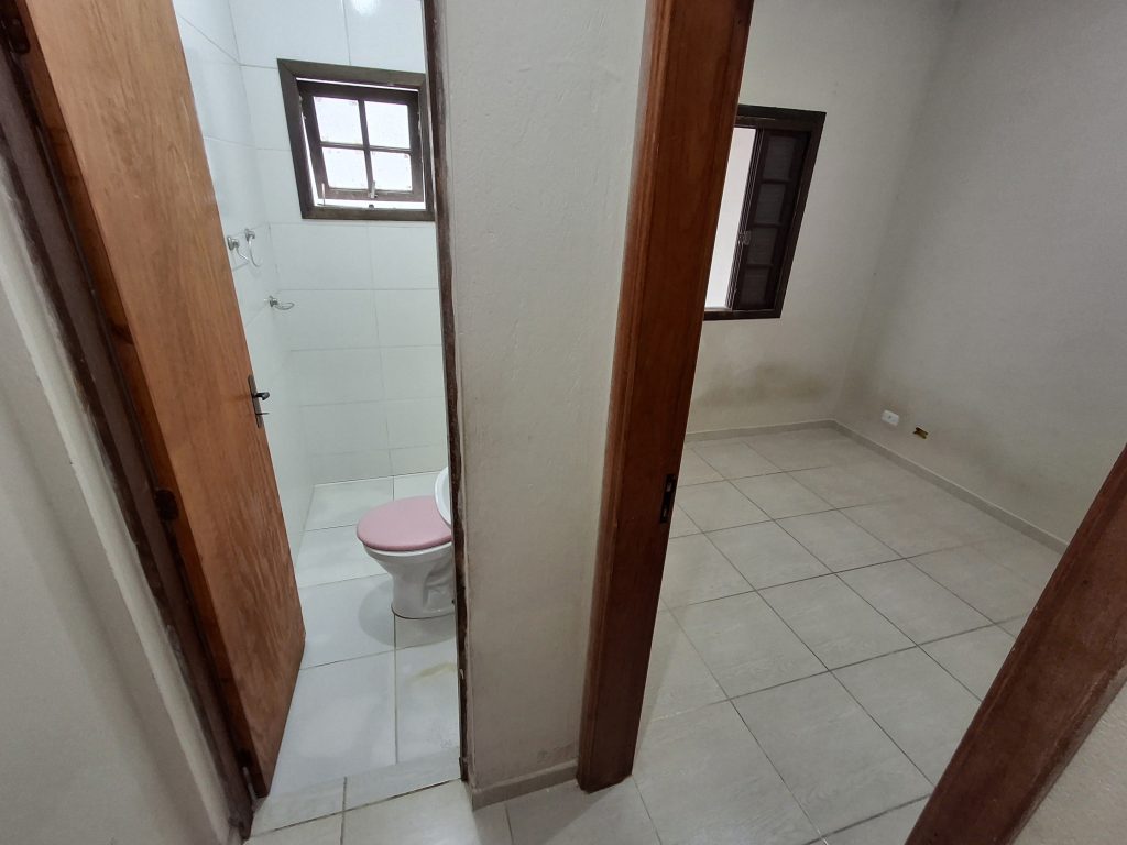 Casa de Fundos para Locação – Outeiro de Passárgada, Cotia/SP Casa de Fundos para Locação – Outeiro de Passárgada, Cotia/SP