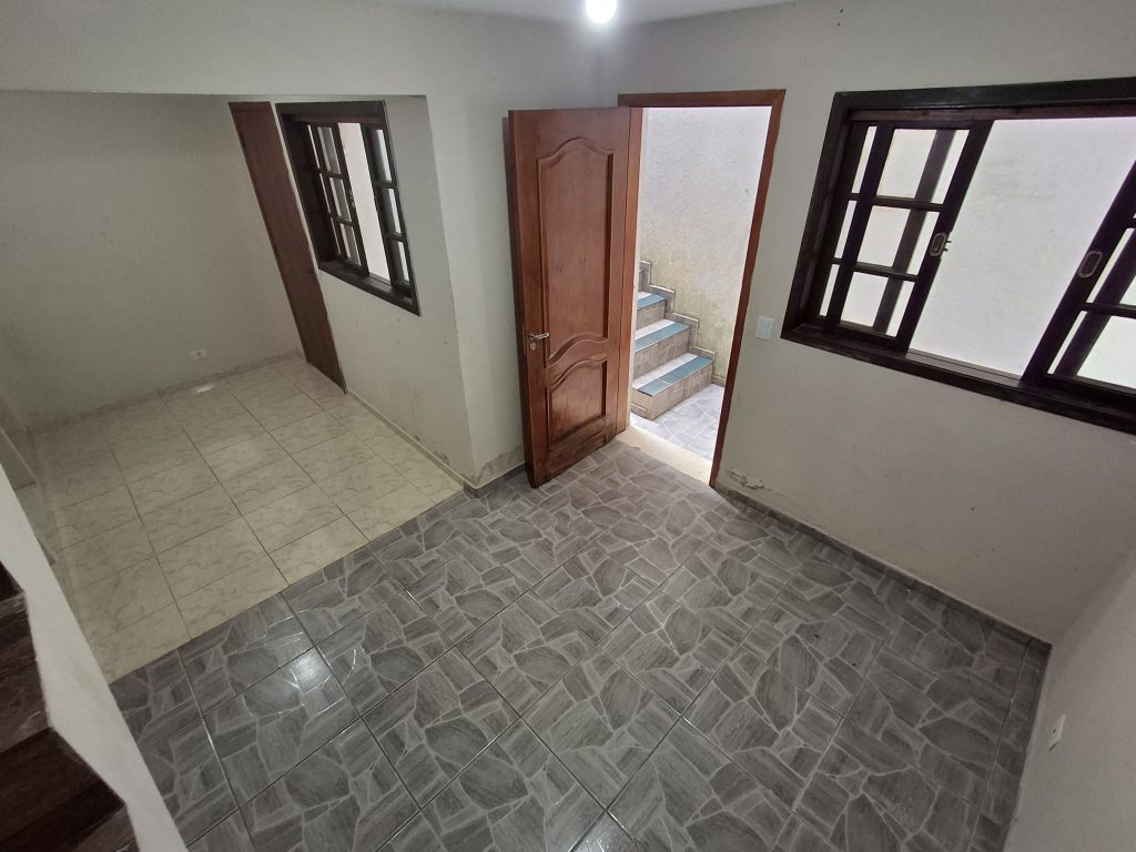 Casa de Fundos para Locação – Outeiro de Passárgada, Cotia/SP Casa de Fundos para Locação – Outeiro de Passárgada, Cotia/SP
