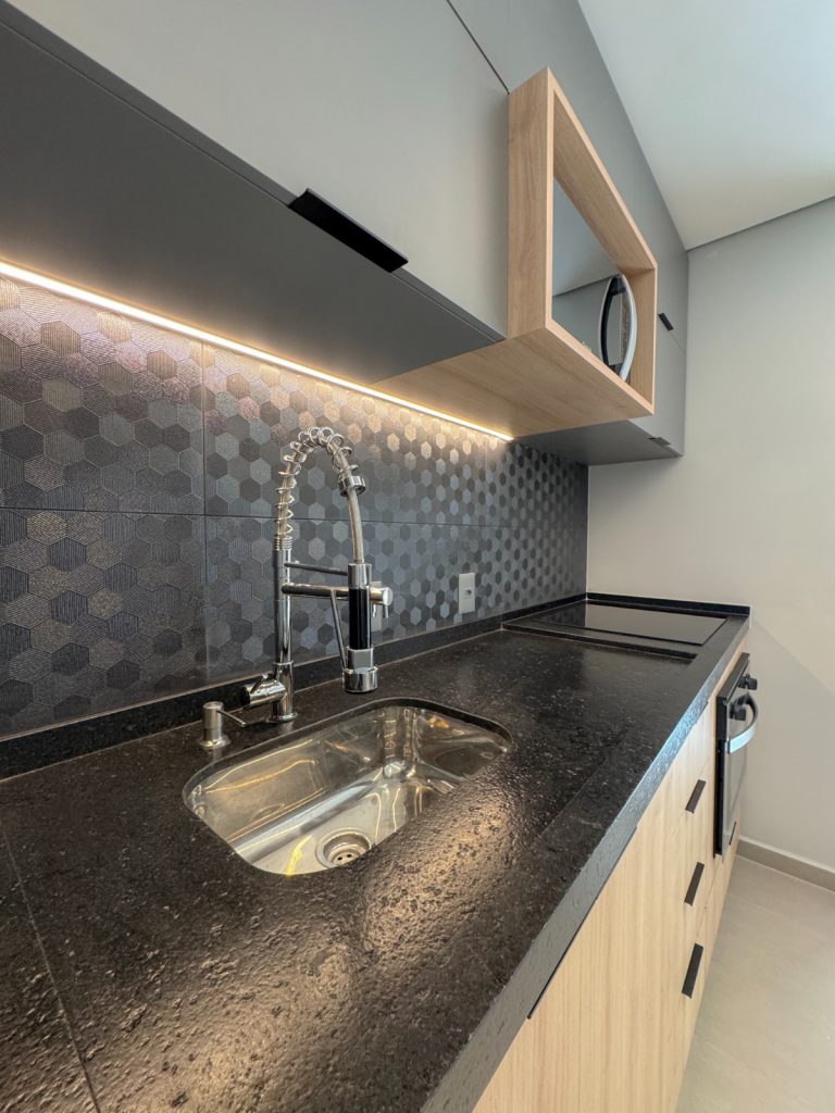 EDIFÍCIO FIORI – ALTO PADRÃO PARA LOCAÇÃO NO 18 DO FORTE, ALPHAVILLE!