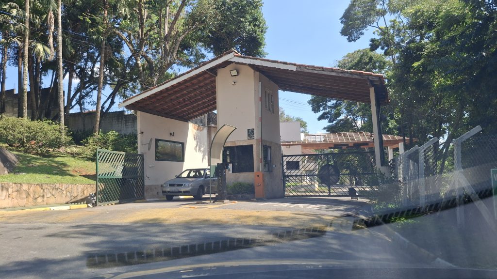 CASA TÉRREA EM CONDOMÍNIO – OPORTUNIDADE COM POTENCIAL DE VALORIZAÇÃO EM COTIA!