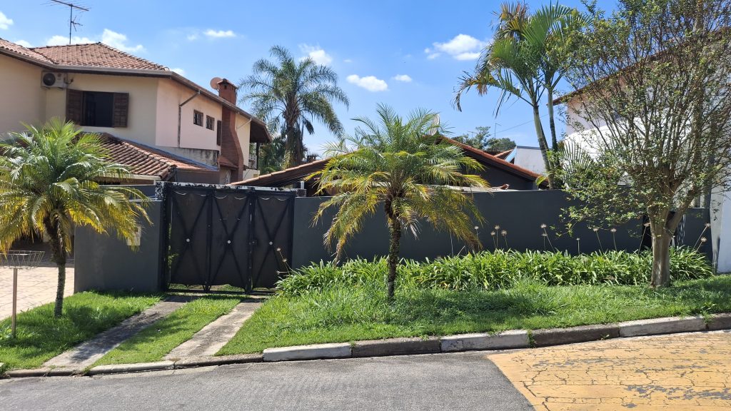 CASA TÉRREA EM CONDOMÍNIO – OPORTUNIDADE COM POTENCIAL DE VALORIZAÇÃO EM COTIA!